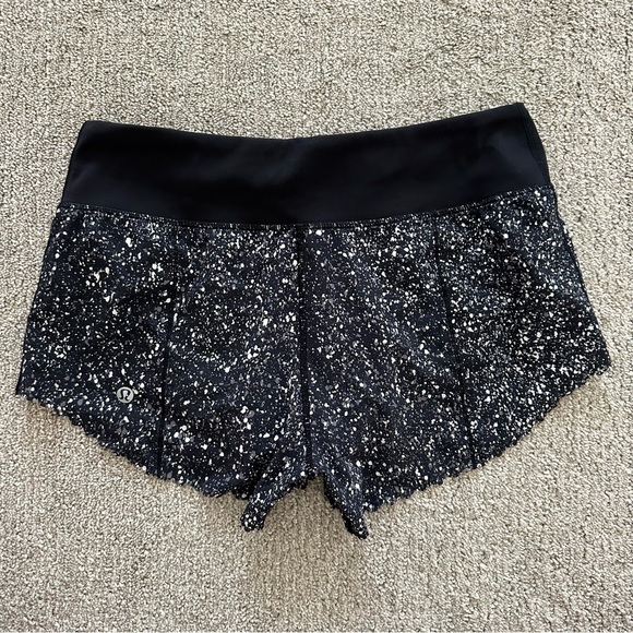 LULULEMON FAST AS LIGHT SHORT SPLATTER WHITE/BLACK SIZE 4 - Picture 5 of 11